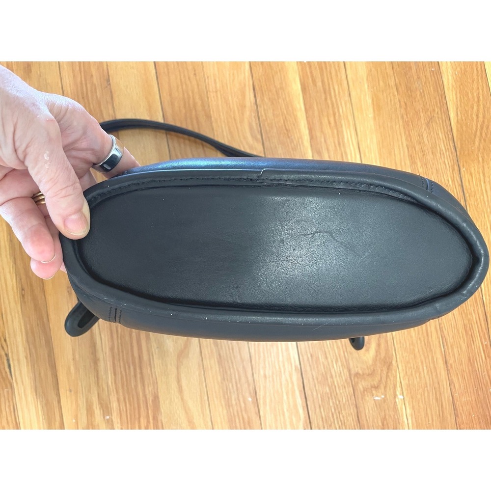 Vintage Coach Slim Duffle Crossbody Bag Black Leather Brass Hardware 9816 EUC - Picture 7 of 12